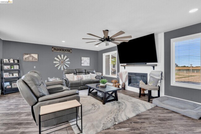 Building Photo - 59 Old Stagecoach Rd