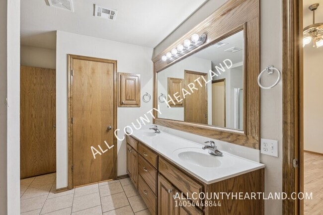 Building Photo - 2728 SE 93rd St