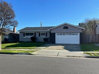 Building Photo - Charming Gilroy Home close to Everything