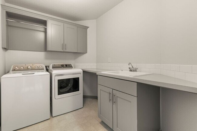 Building Photo - 14716 Blue Blossom Way