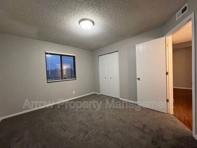 Building Photo - 3405 Holdrege St