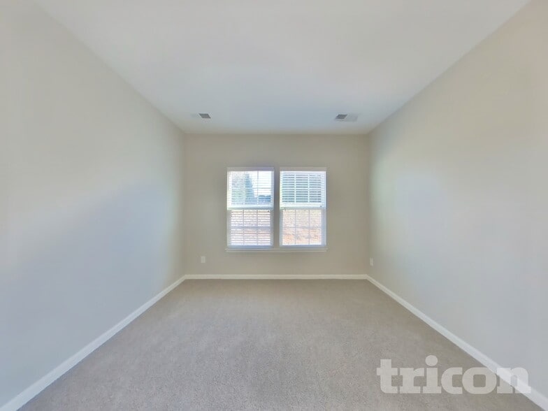 Building Photo - 735 Longford Dr