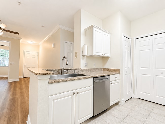 Building Photo - Upgraded 2Bedrooms/2Baths condo in a vibrant lifestyle Winter Garden community!