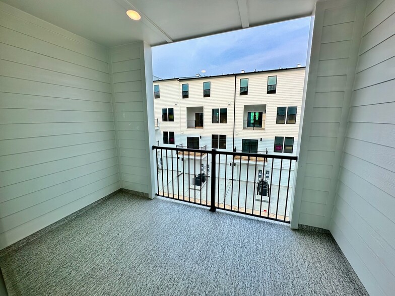 Rear Covered Porch - 1253 S Blount St