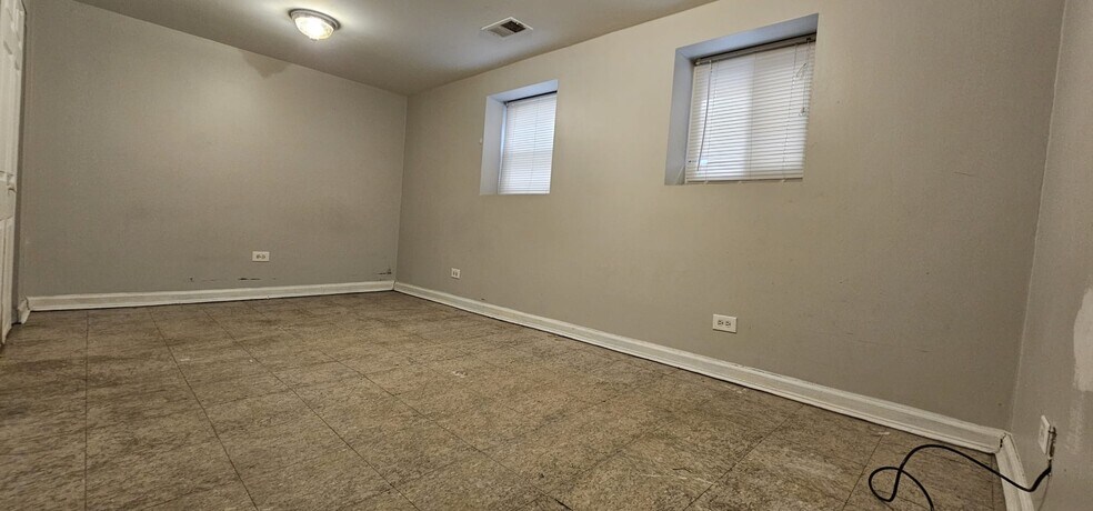 Building Photo - 2308 N Meade Ave