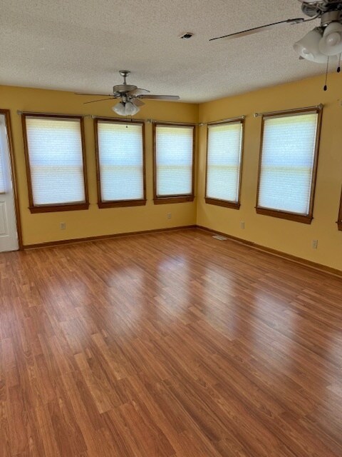 Building Photo - 1505A Englewood Rd