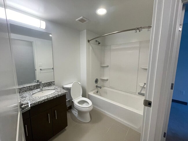 Building Photo - 988 Halekauwila St