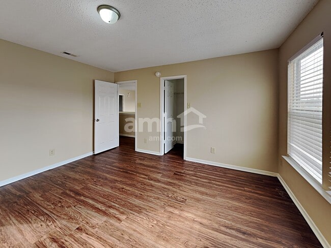 Building Photo - 6850 W Littleton Dr