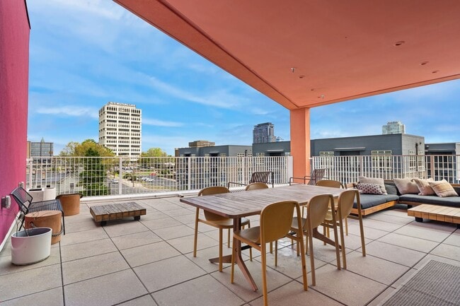 Building Photo - 1st Floor modern condo in downtown Durham!