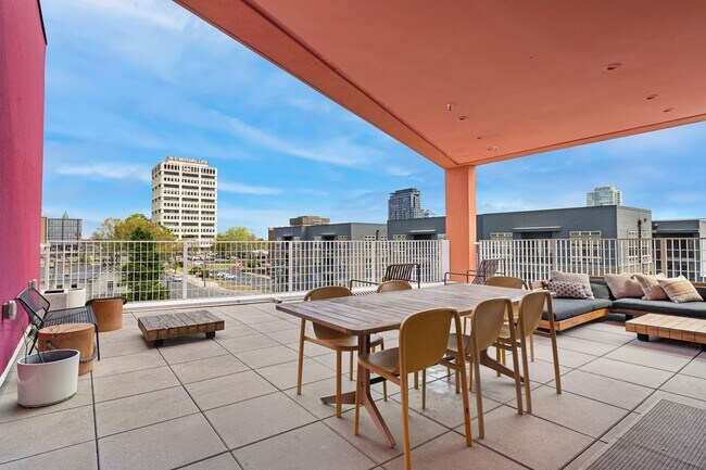 Building Photo - Modern 2 BR condo in downtown Durham!