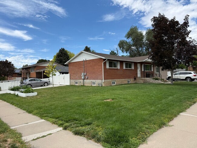 Building Photo - 1159 N 250 E