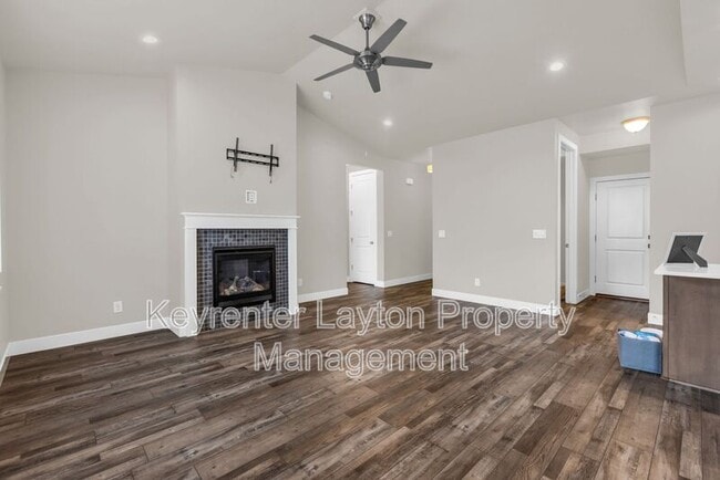 Building Photo - 1447 E Daylily Ct