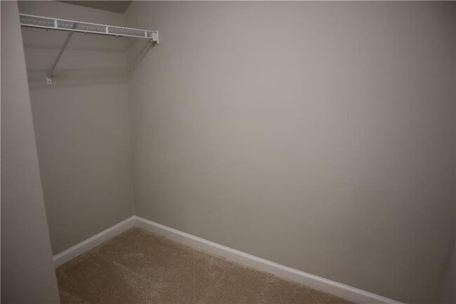 Building Photo - 561 Sunset Park Dr