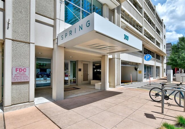 Building Photo - 300 Bowie St