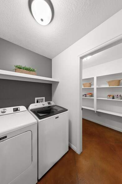 Building Photo - 2801 E 450 N