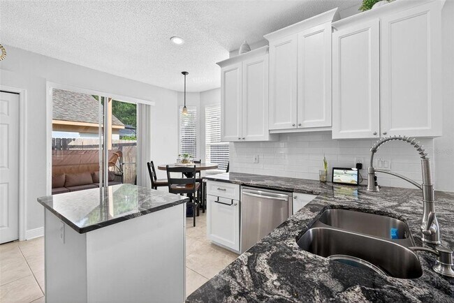 Building Photo - 1400 Holly Glen Run