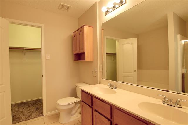 Building Photo - 147 Southlake Dr
