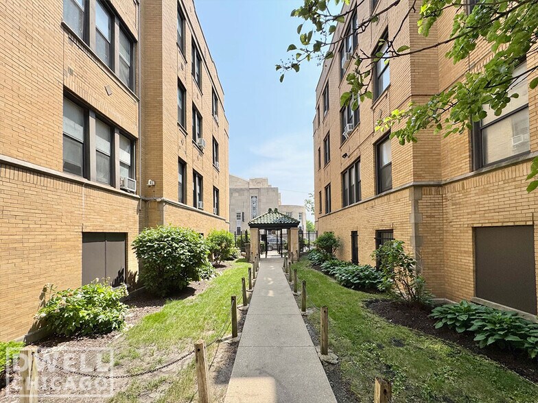 Building Photo - 1518 N Kedzie Ave