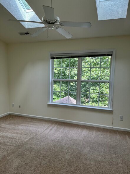 Building Photo - 1019 Stirling Ct