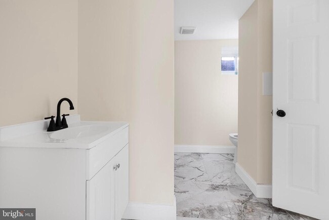 Building Photo - 713 Marcy Ave