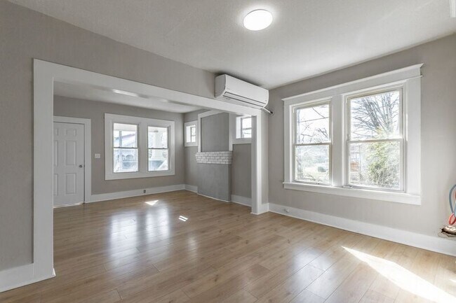 Building Photo - 2117 Foust St