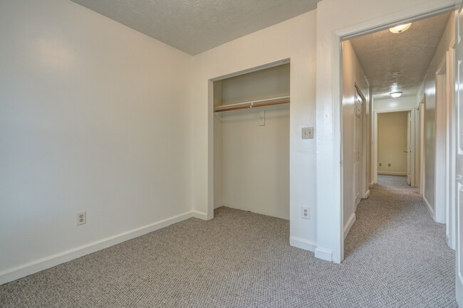 Building Photo - 135 Clover Valley Cir