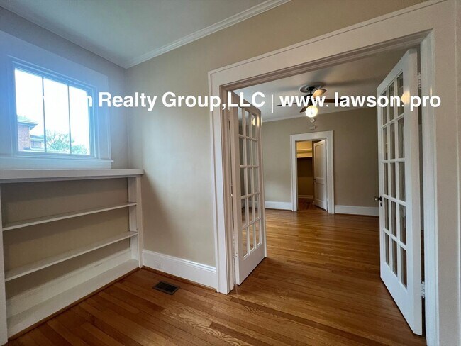 Building Photo - 1733 Maiden Ln SW