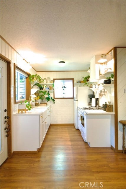 Building Photo - 832 Community Dr