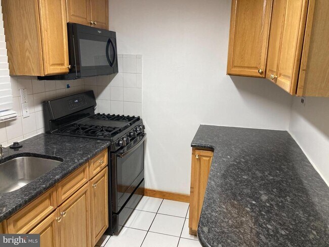 Building Photo - 2234 N Bouvier St