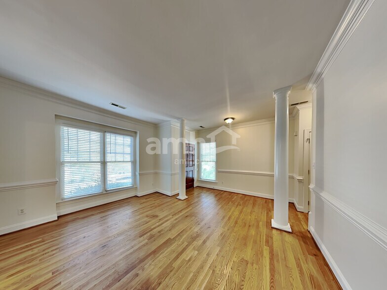 Building Photo - 8005 Red Oaks Trl