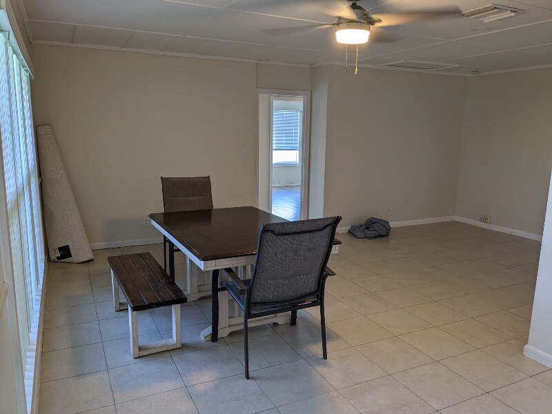 Building Photo - 305 3rd St