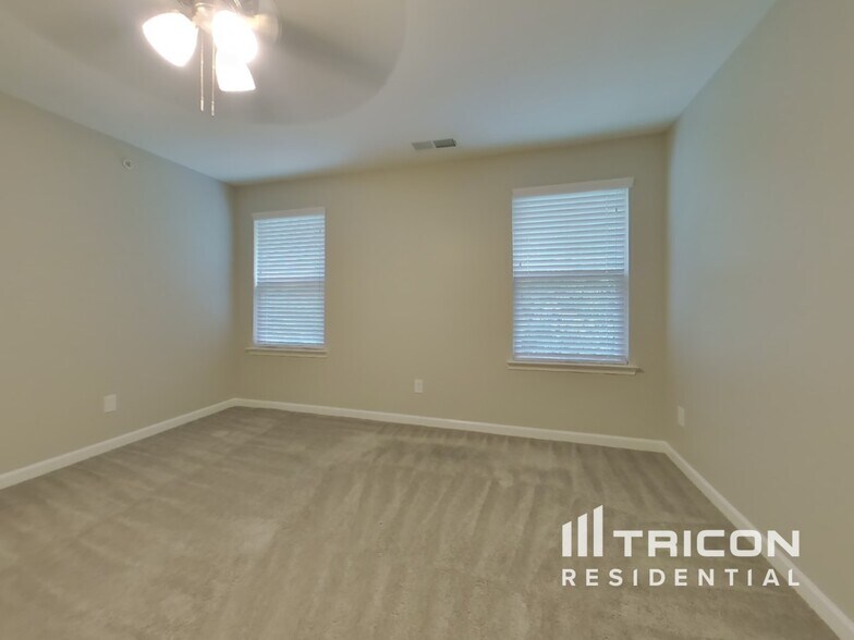 Building Photo - 121 Hickory Sta Ln