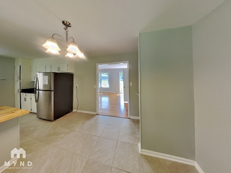 Building Photo - 307 King Arthur Trail