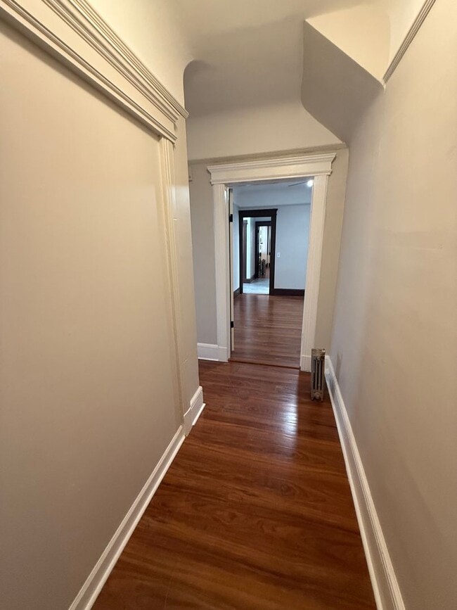 Building Photo - 203 Hollywood Ave