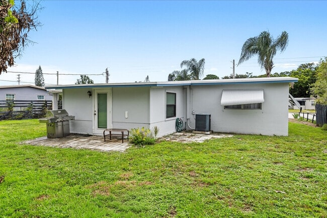 Building Photo - 128 SE Prima Vista Blvd