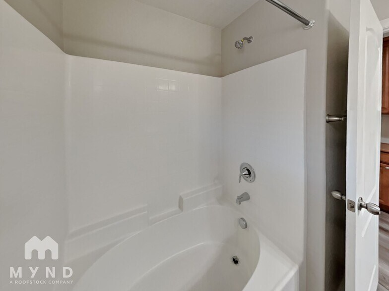 Building Photo - 7608 Tiffany Lamp Ct