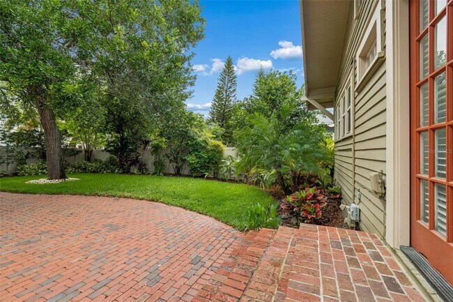 Building Photo - 1107 W Horatio St