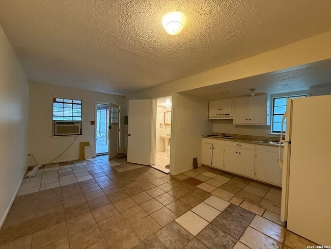 Building Photo - 374 Meredith Dr