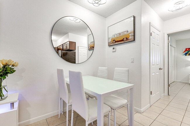 Building Photo - 412 NE 4th Ave