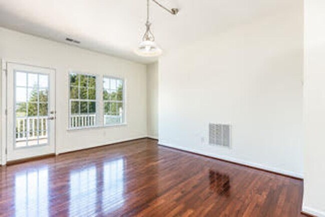 Building Photo - Spacious End Unit-Townhome in Hockessin’s ...