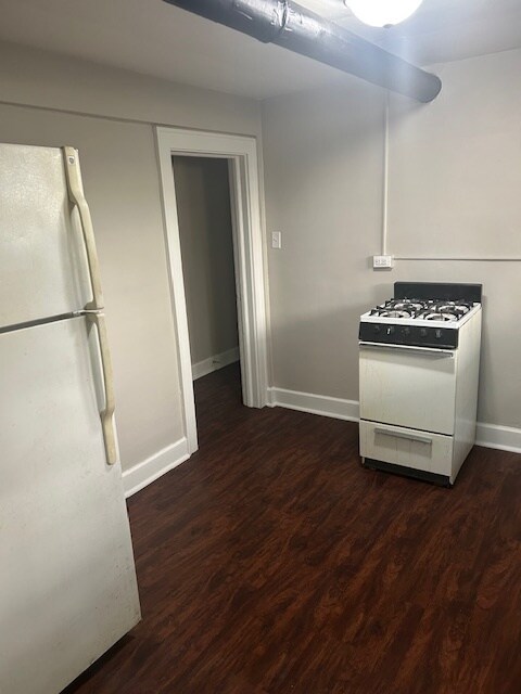 Building Photo - 598 Blaine Ave