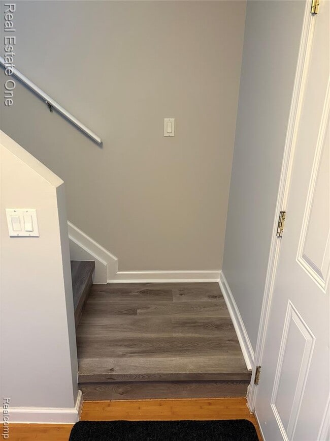 Building Photo - 2830 Davison Ave