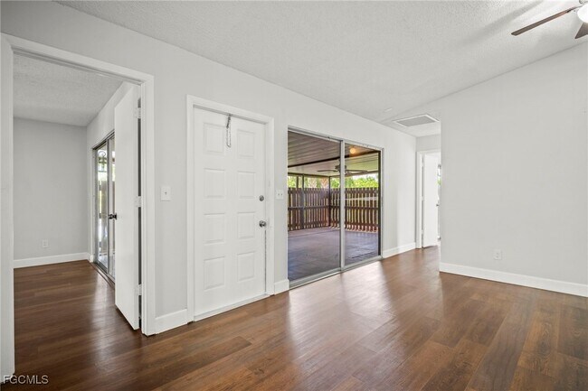 Building Photo - 15524 Crystal Lake Dr