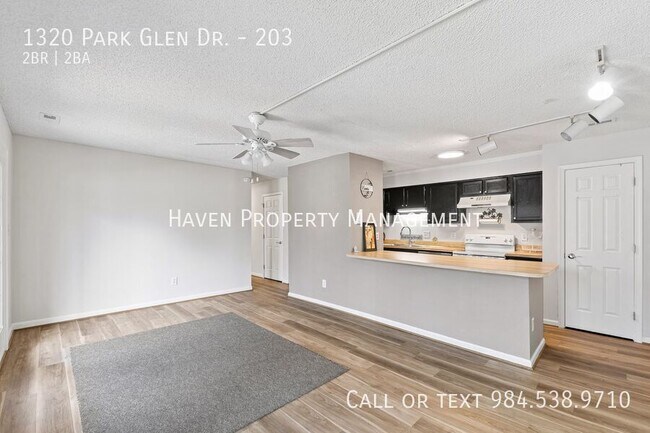 Building Photo - 1320 Park Glen Dr