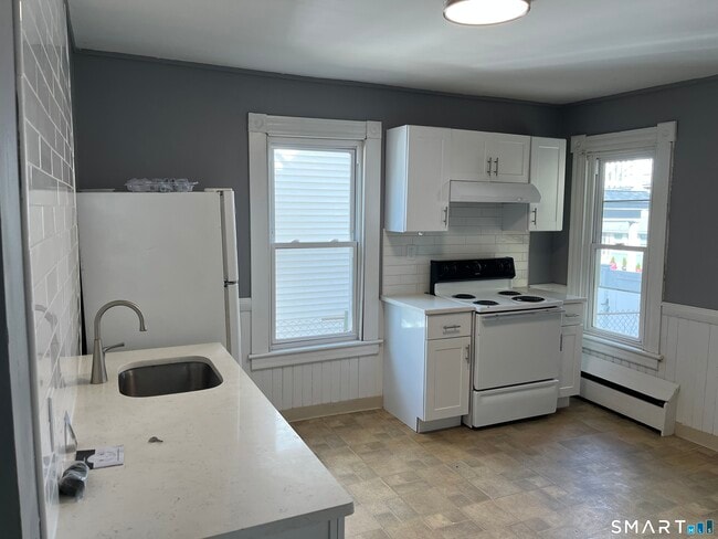 Building Photo - 525 Allen St