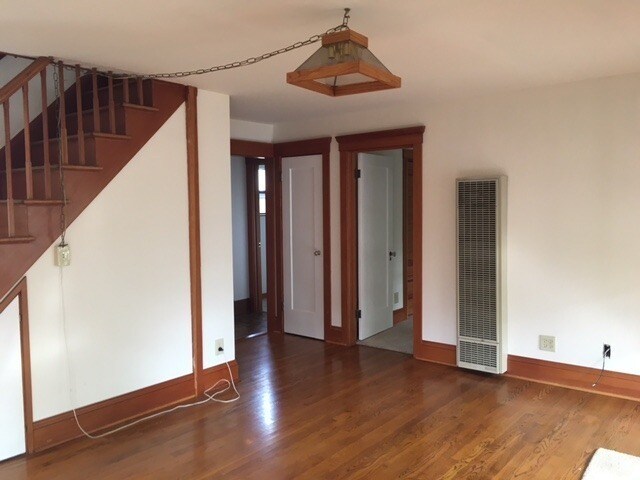 Building Photo - Charming home in great location with private studio unit