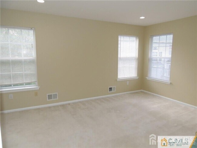 Building Photo - 107 Amy Dr