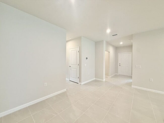 Building Photo - 499 Voltaire Dr