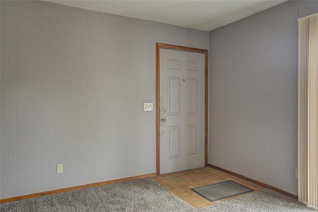 Building Photo - 3200 W Britton Rd