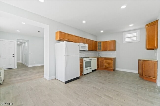 Building Photo - 114 Littleton Ave